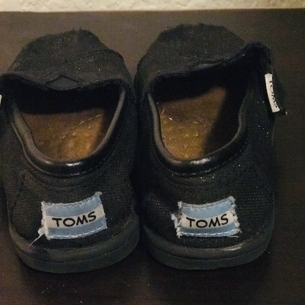 Toms - Picture 2 of 2